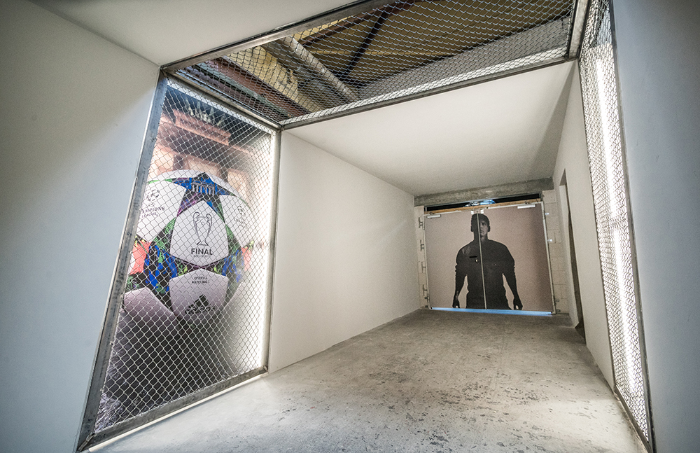 xxl-prints-montage-der-plots-und-digitaldruck-adidas-berlin